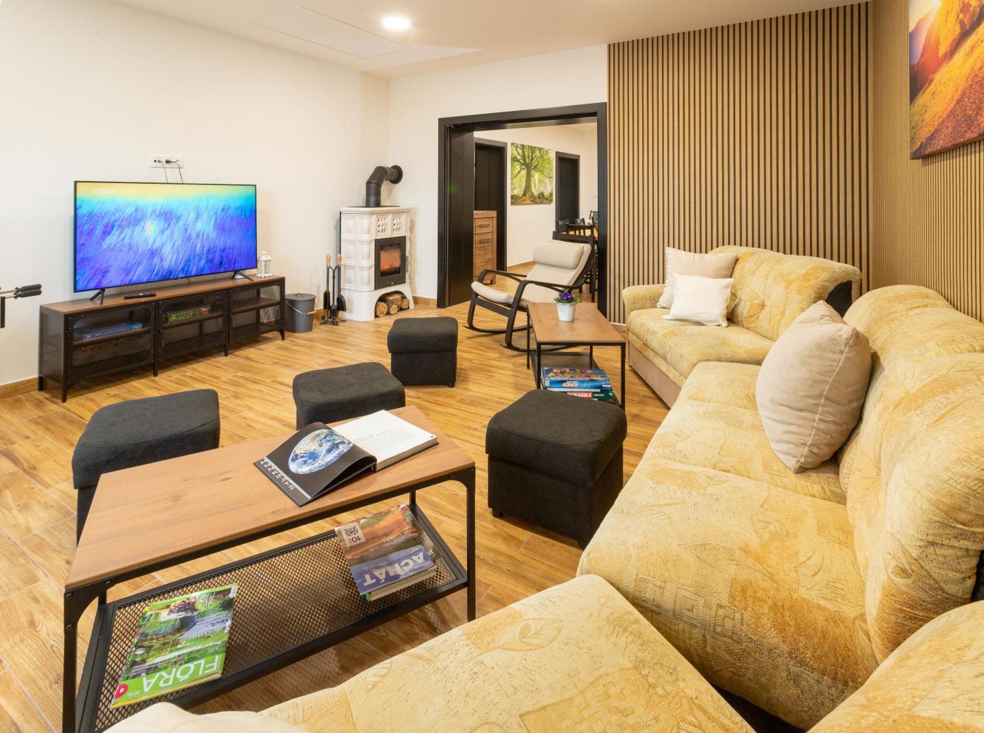 Communal lounge/ TV room