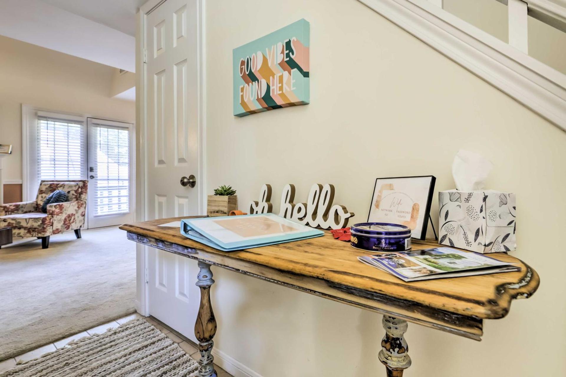 Lovely Norwich Villa, On Golf Course with Amenities!