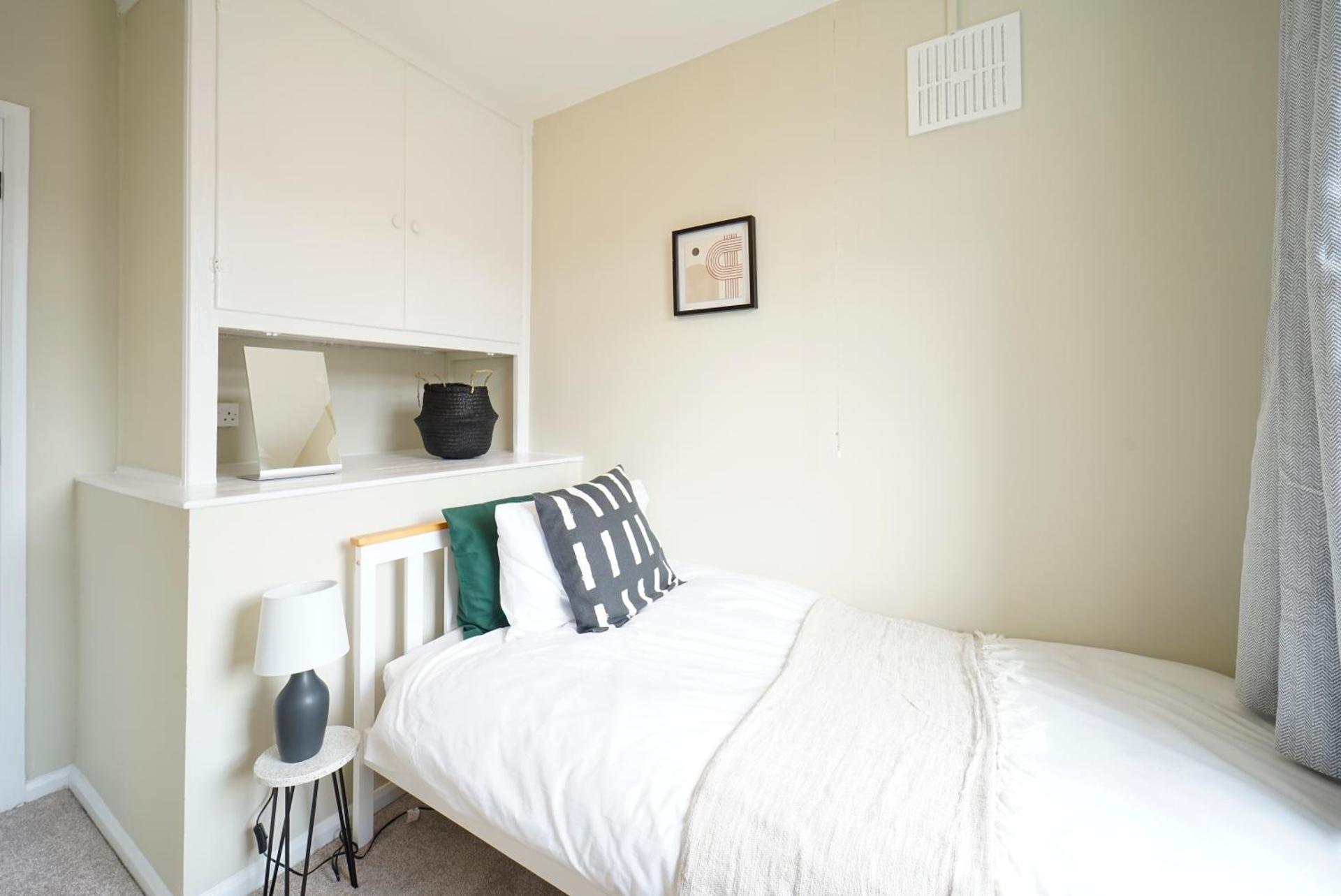 Stunning luxury 3 bed house with garden in North Leeds