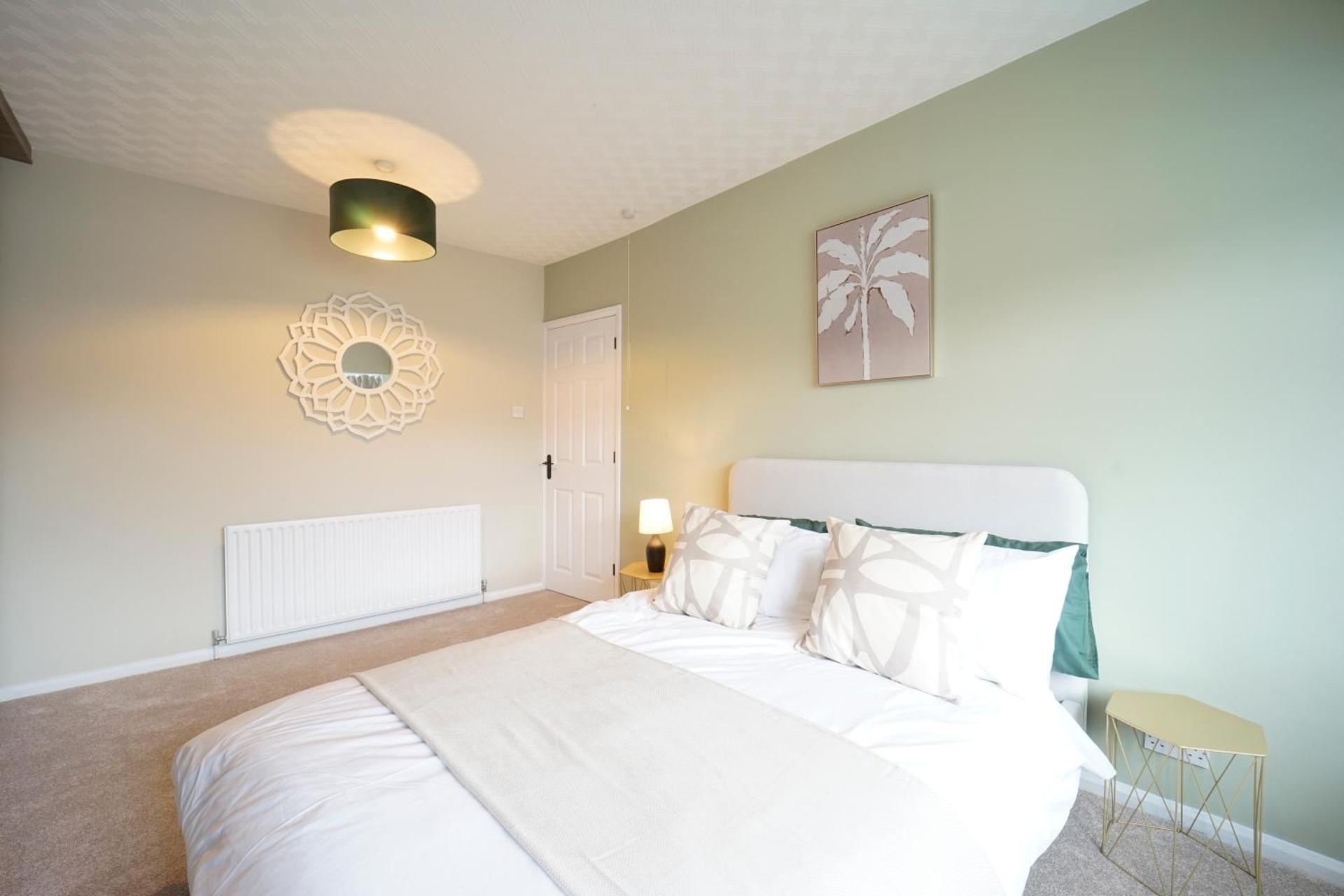 Stunning luxury 3 bed house with garden in North Leeds