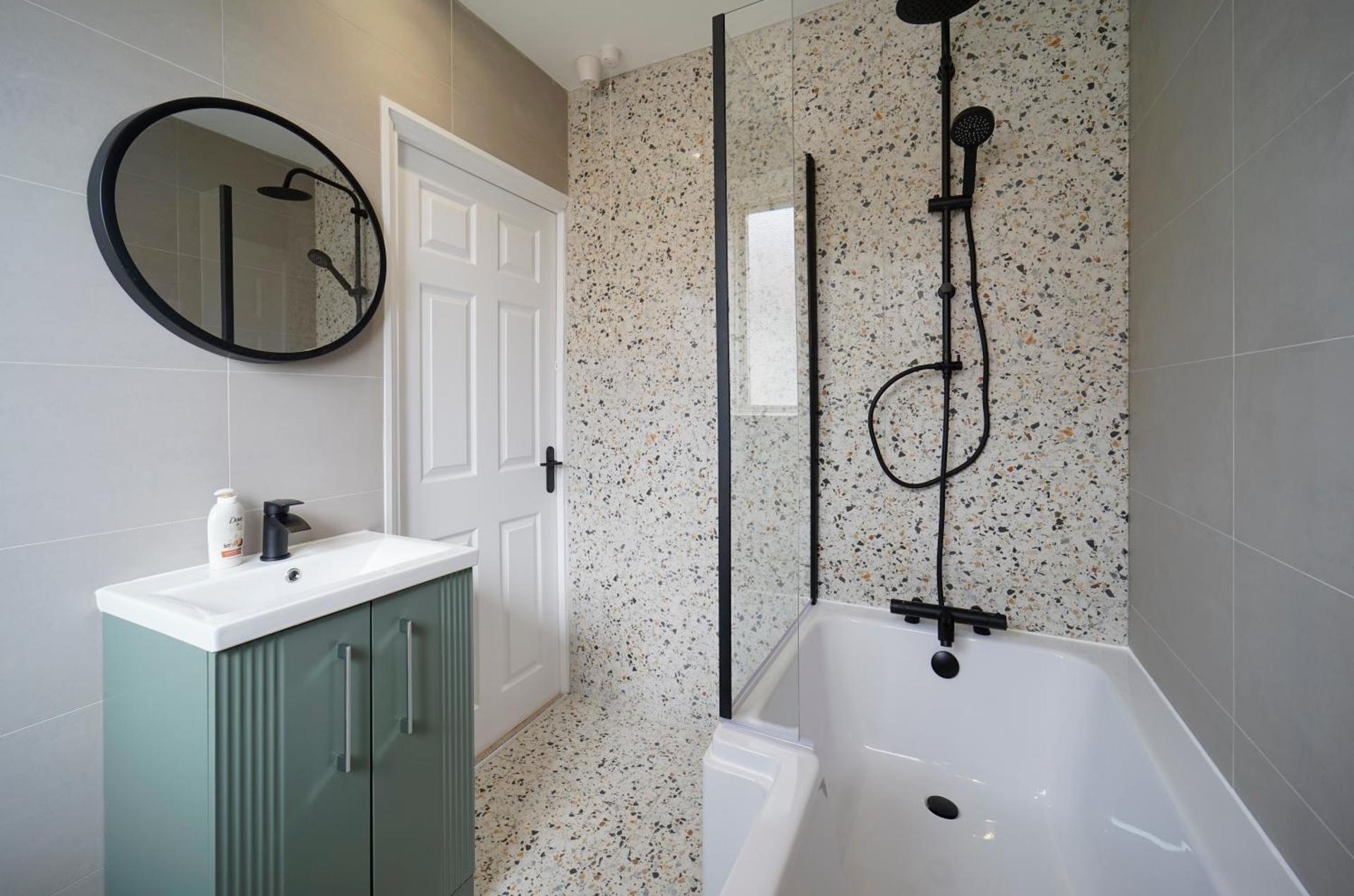 Stunning luxury 3 bed house with garden in North Leeds