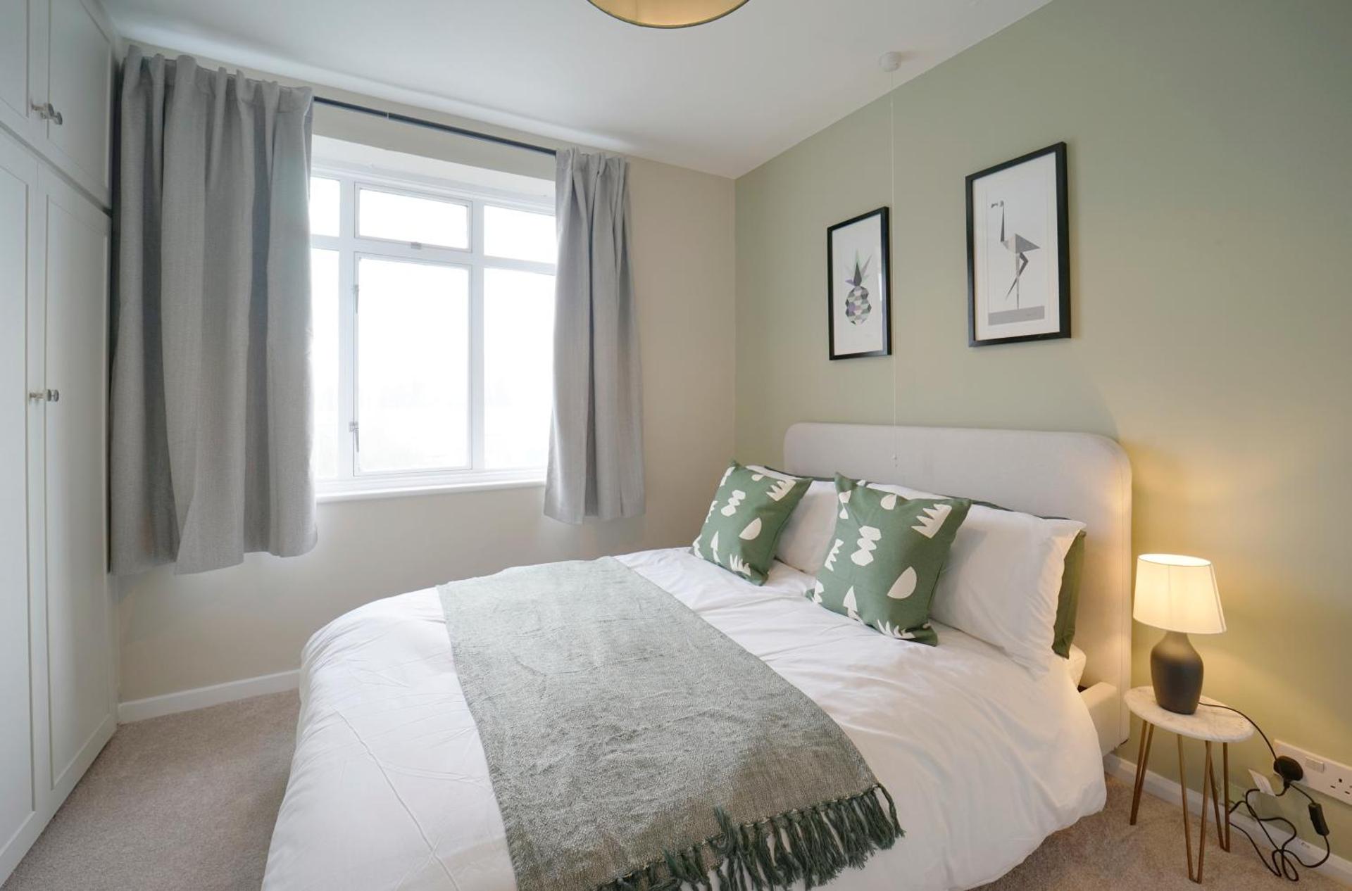 Stunning luxury 3 bed house with garden in North Leeds