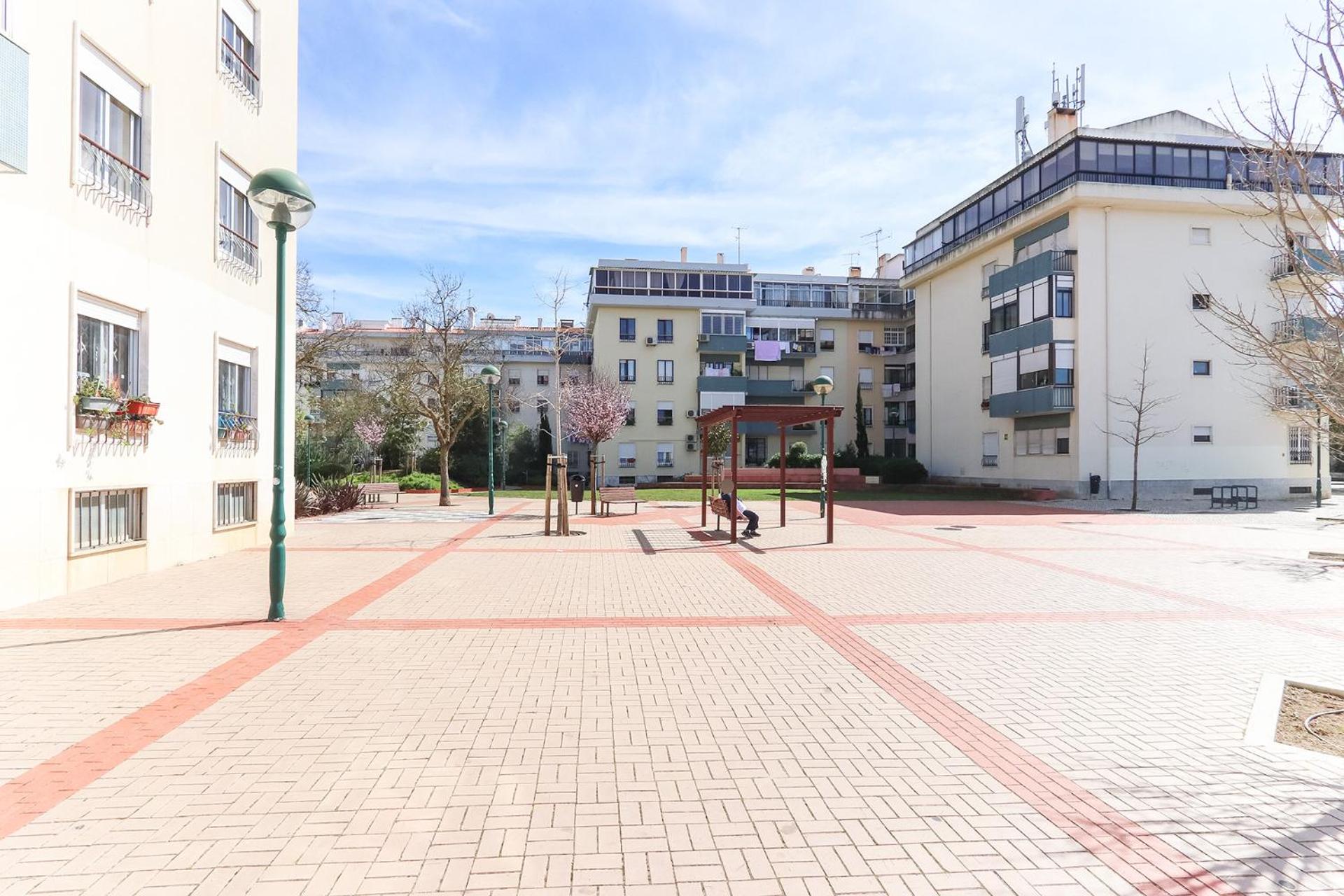 Oeiras Balcony by Hosty