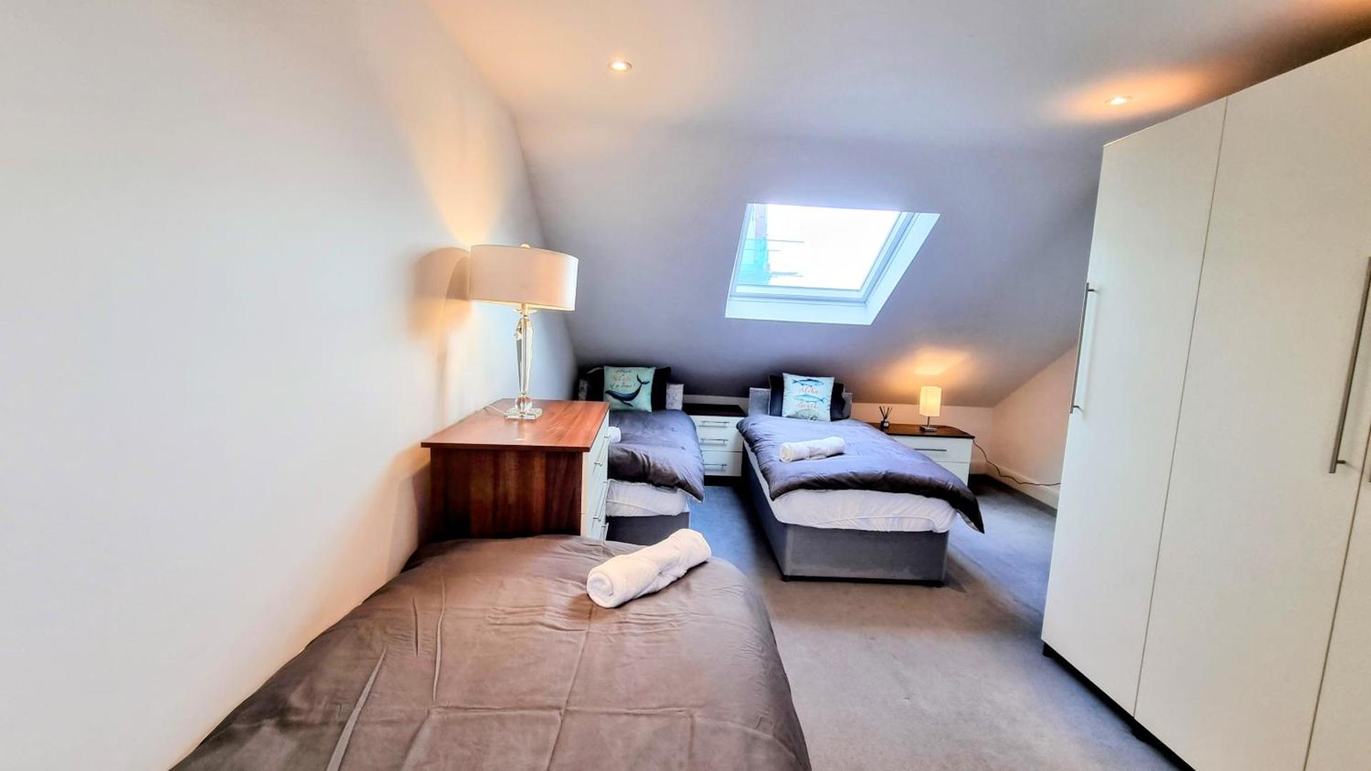 Surbiton Luxury Garden House 19