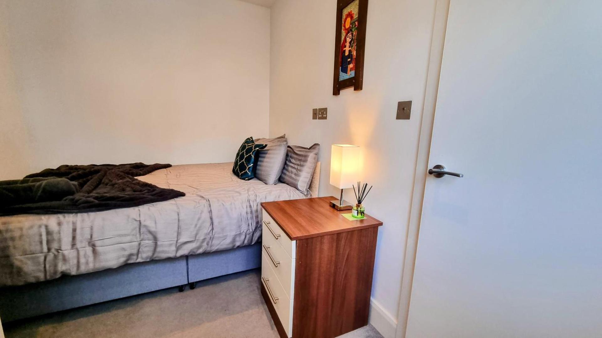 Surbiton Luxury Garden House 19