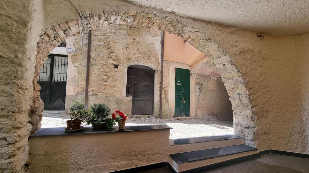 Beautifully restored romantic apartment in the centre of historic Dolcedo