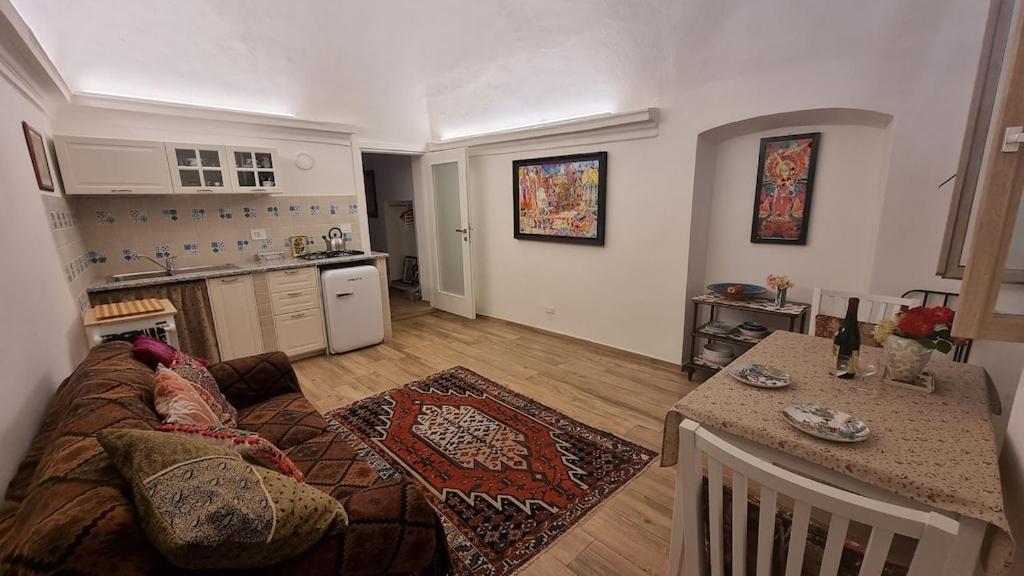 Beautifully restored romantic apartment in the centre of historic Dolcedo