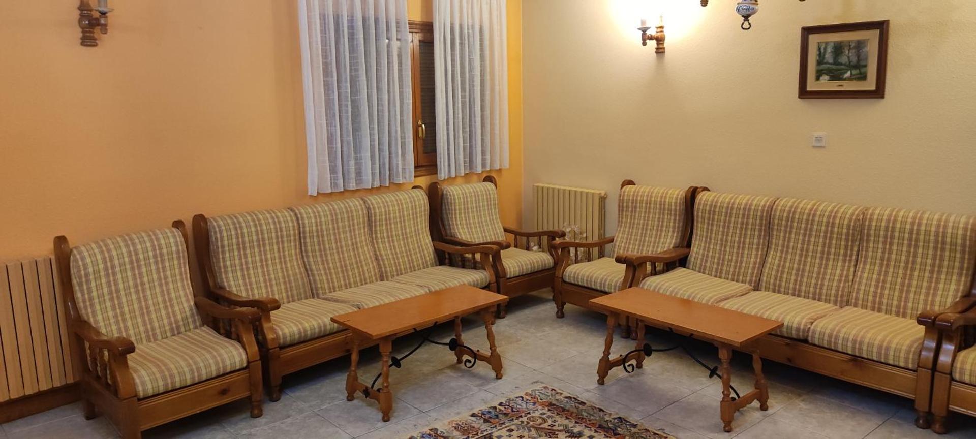 Communal lounge/ TV room