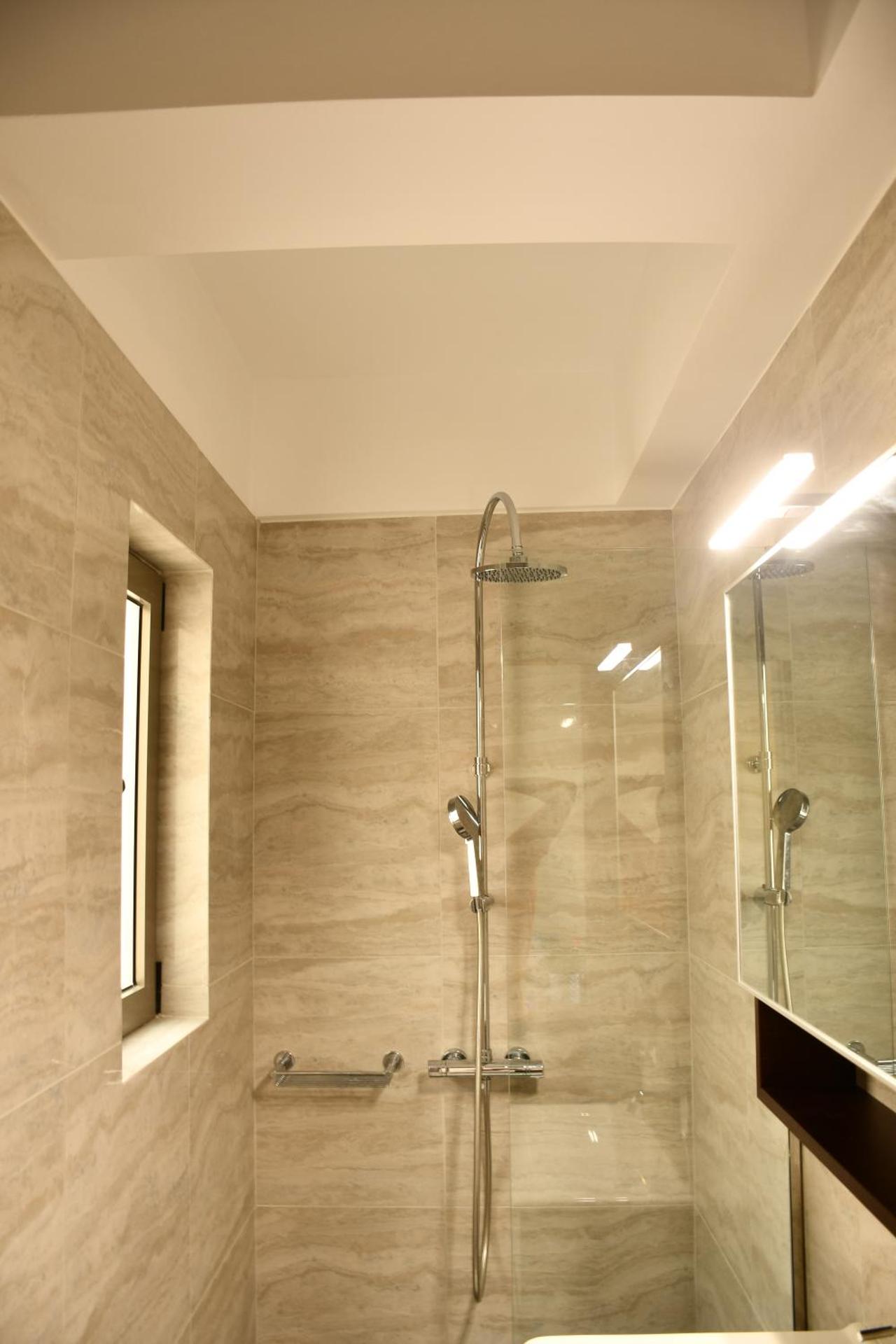 Spacious & Minimal Apartment Near Airport Peania Coniann Filoxenia