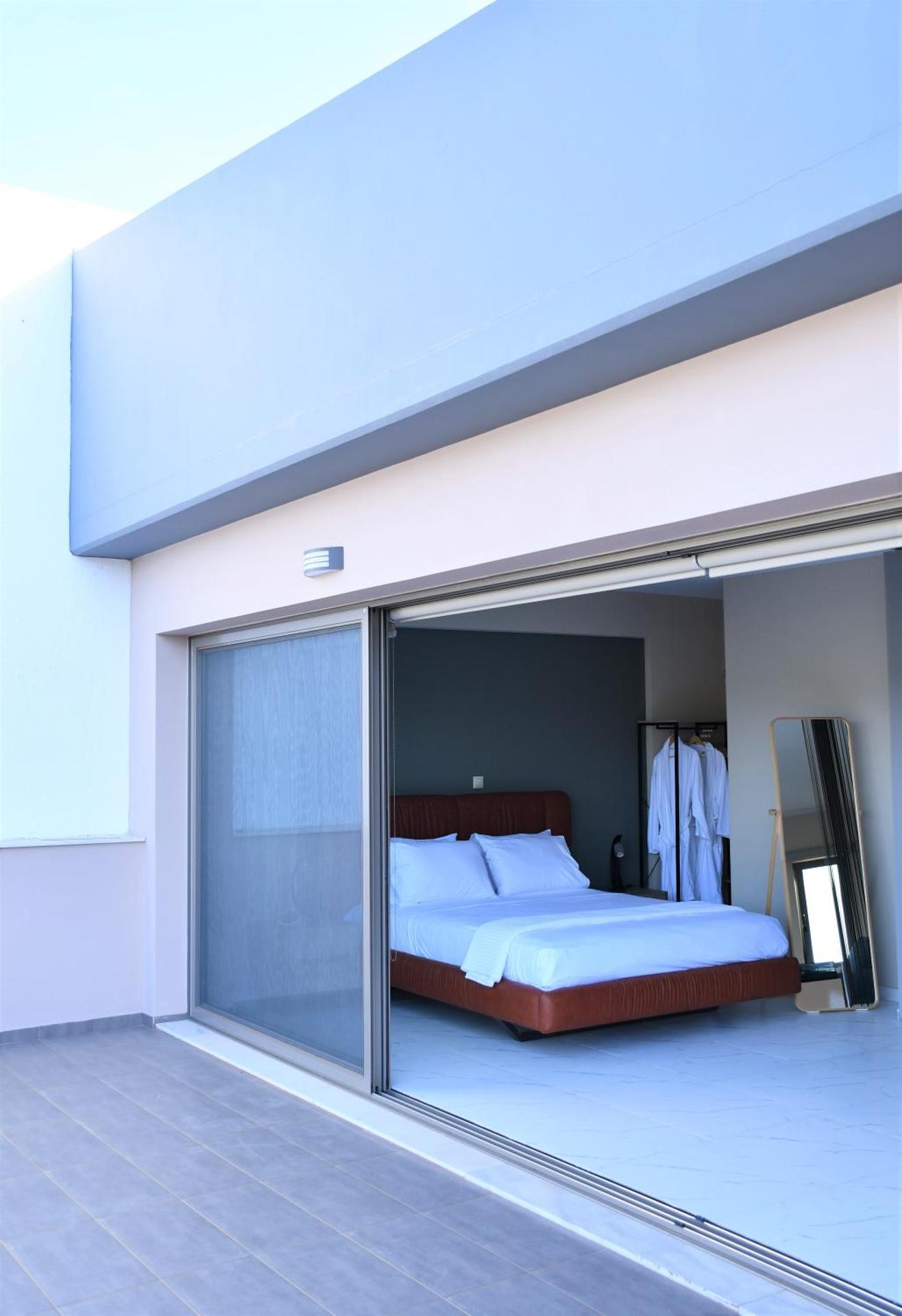 Spacious & Minimal Apartment Near Airport Peania Coniann Filoxenia