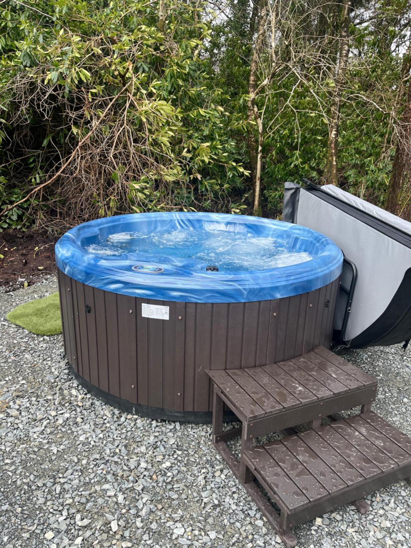 Large Newly Refurbished Lakeside Chalet With Optional Private Hot Tub