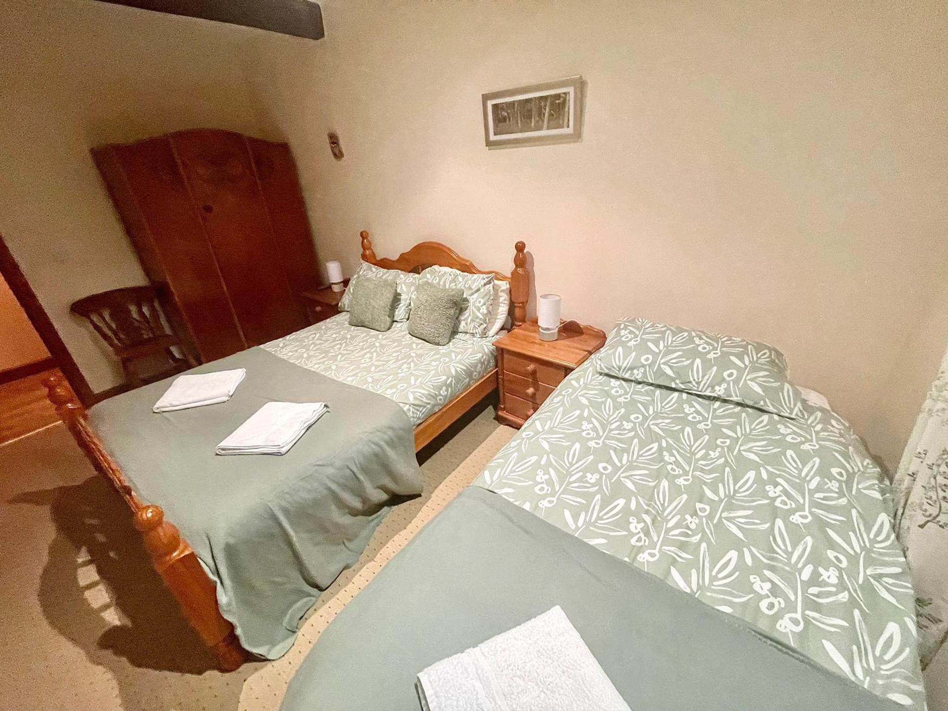 RURAL stone barn with Log Burner, tranquil setting