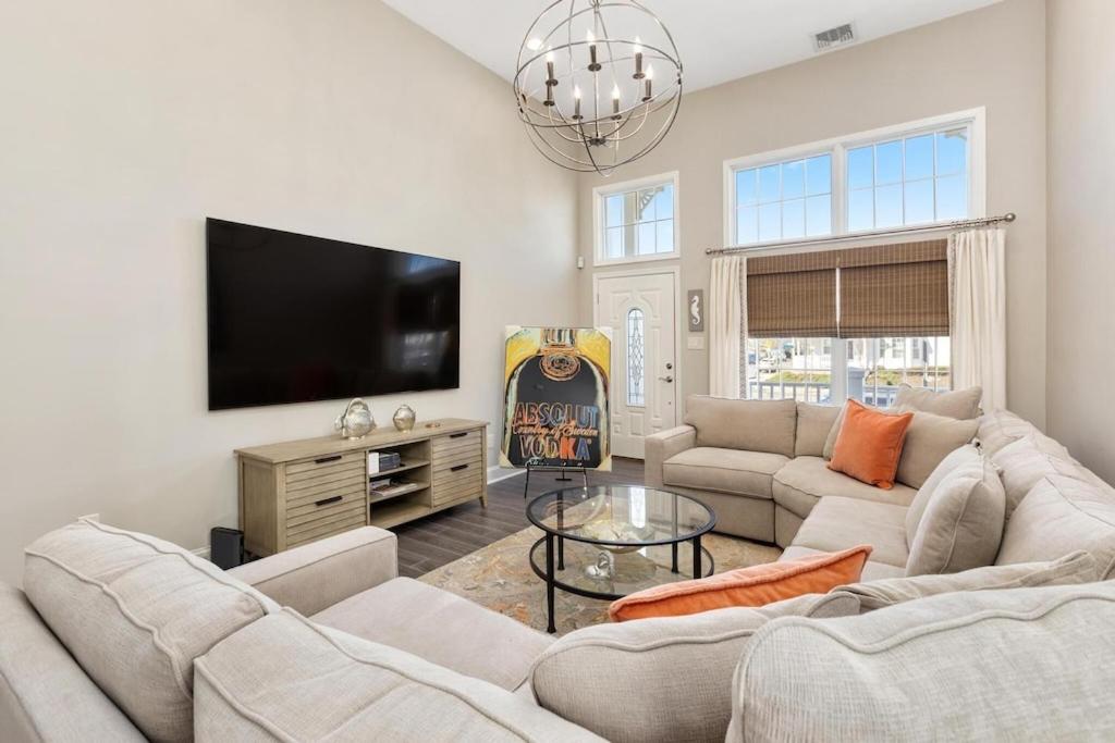 Balcony View, Updated Interior, Close to the Beach!