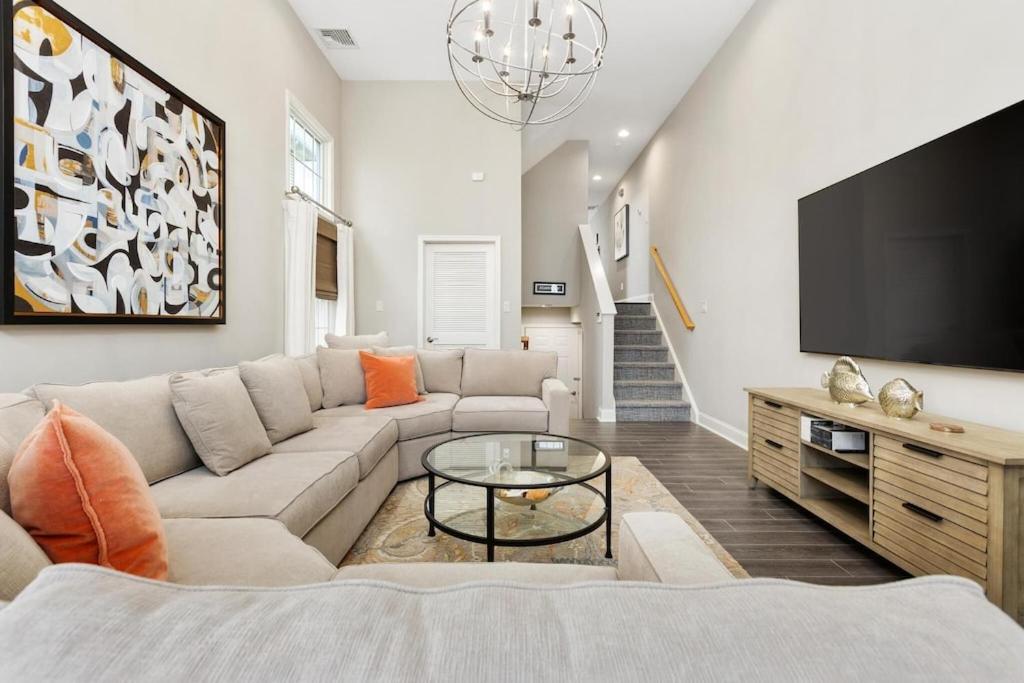 Balcony View, Updated Interior, Close to the Beach!