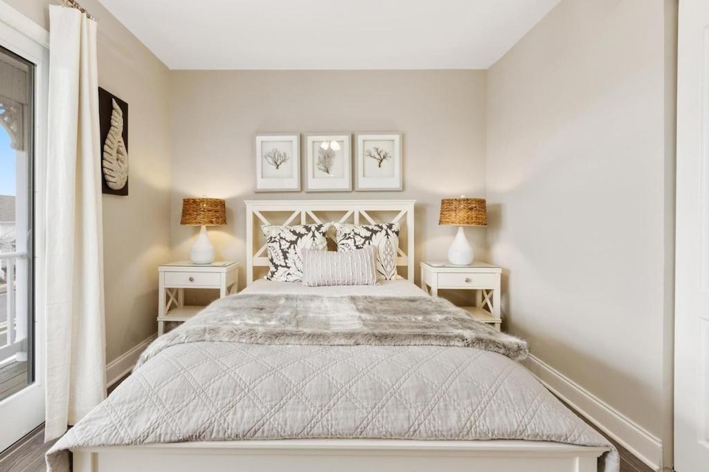 Balcony View, Updated Interior, Close to the Beach!