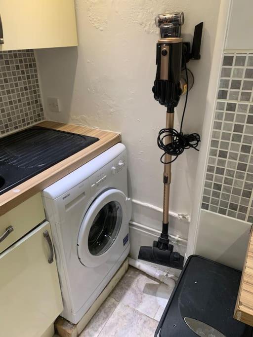 Cozy Cottage 18th Century Seaside Escape Free parking