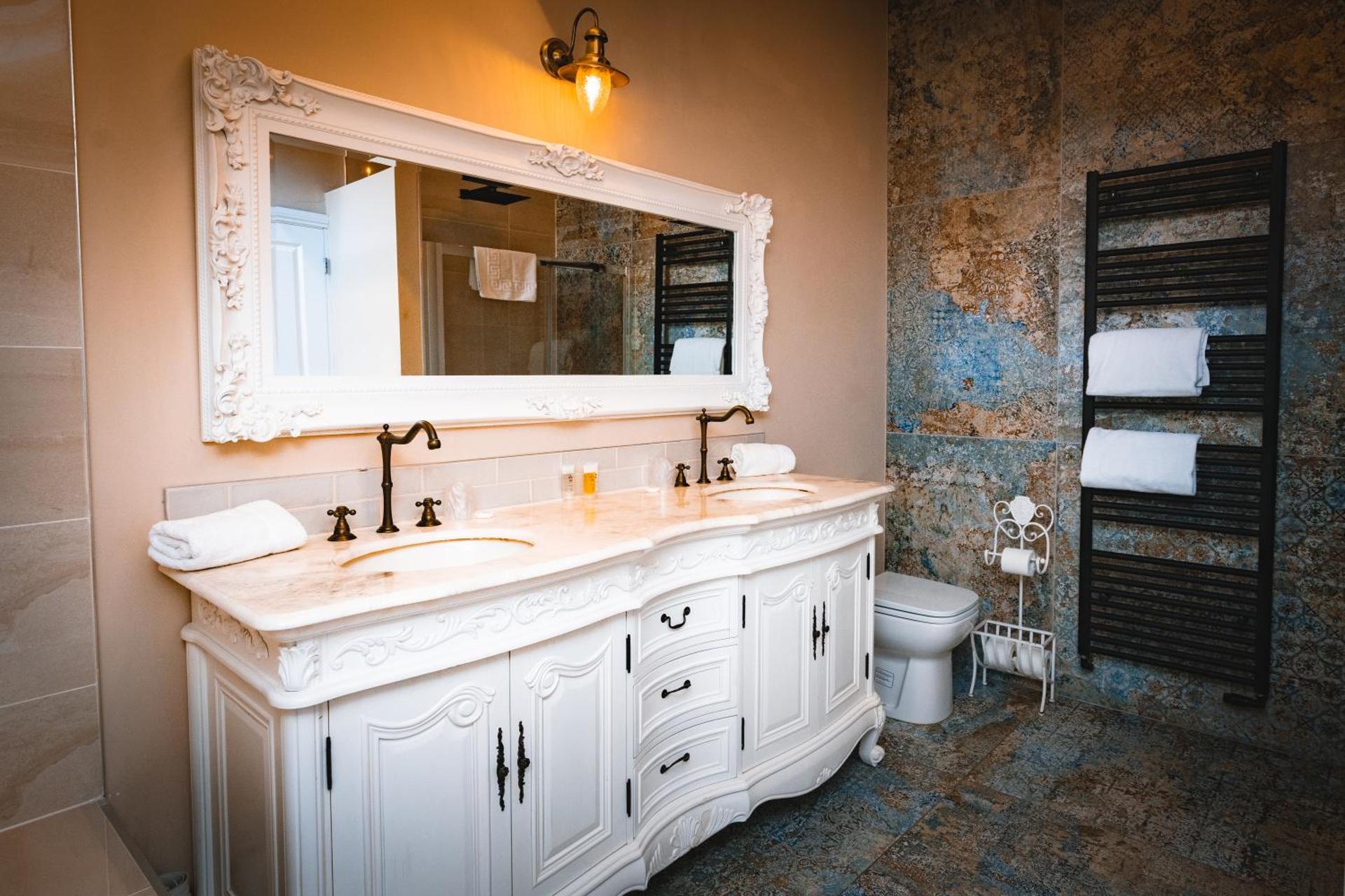 Suite with Mountain View