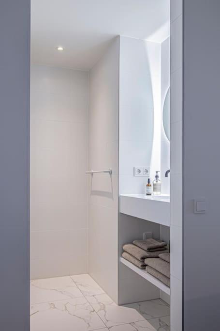 Cloud Nine - romantic & design app in city center!