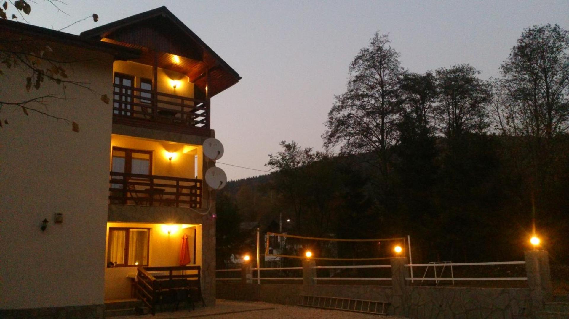 Pensiunea Zece Brazi Cheia