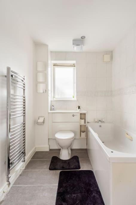 Stunning Flat by Quayside with Balcony!!