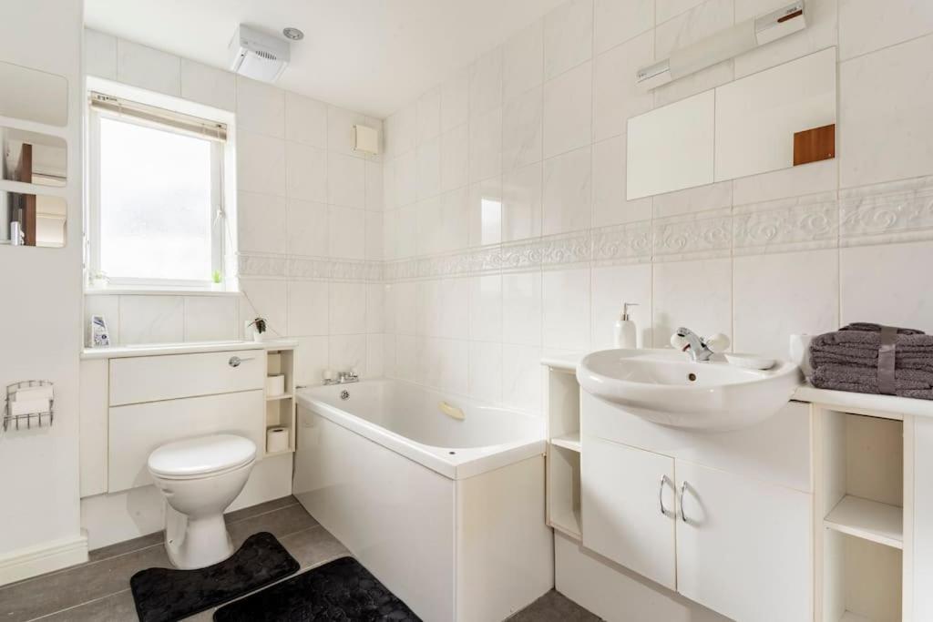 Stunning Flat by Quayside with Balcony!!