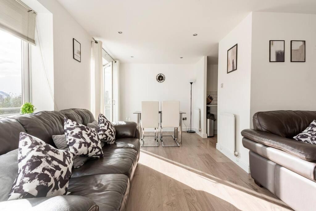 Stunning Flat by Quayside with Balcony!!