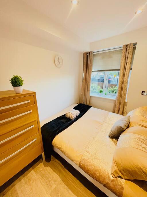 Stunning Flat by Quayside with Balcony!!