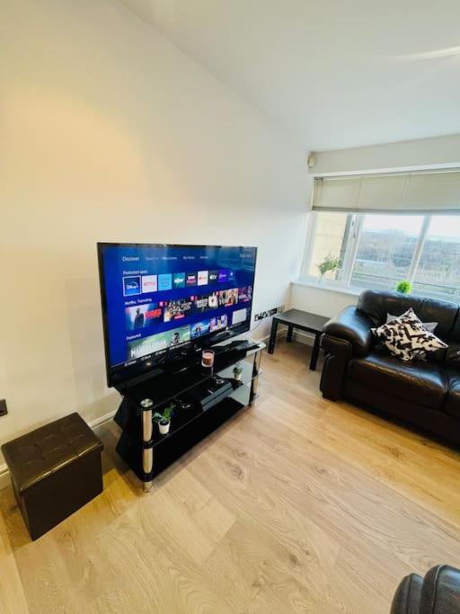 Stunning Flat by Quayside with Balcony!!