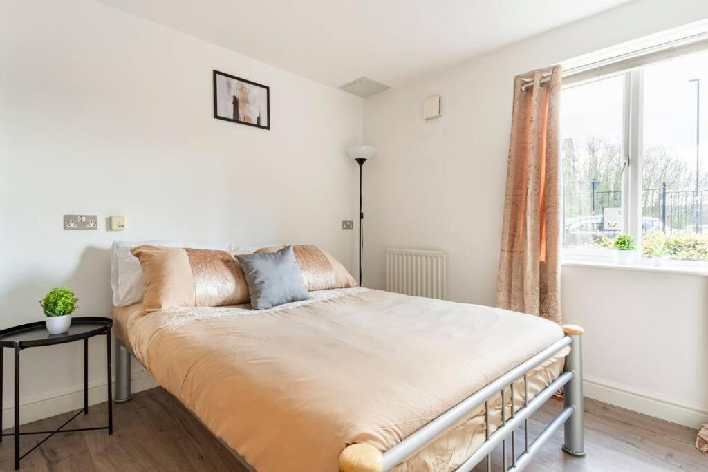 Stunning Flat by Quayside with Balcony!!