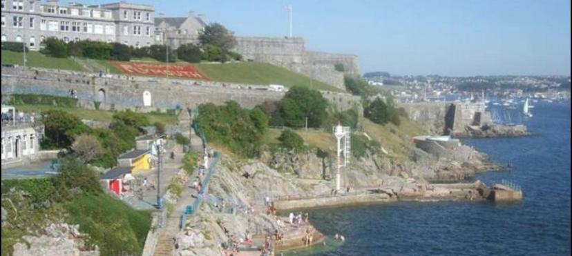 Central en-suite double room