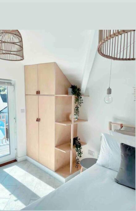 The View, Kingsand, luxurious seafront penthouse apartment with sun trap balcony and incredible sea views