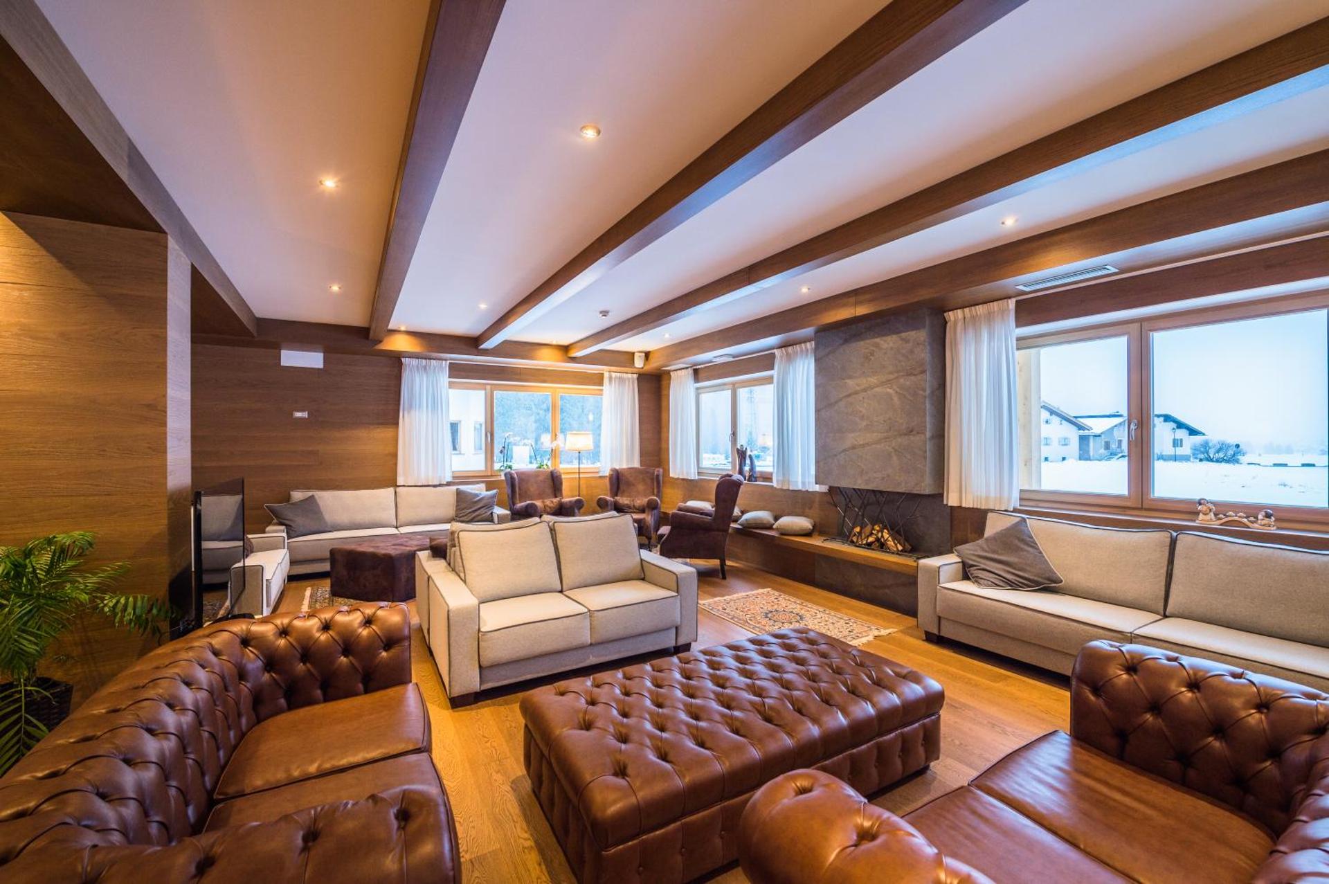 Communal lounge/ TV room