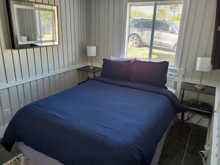 Beautiful cottage near Lake Louisa & mins from Disney, Vehicle Rental Available