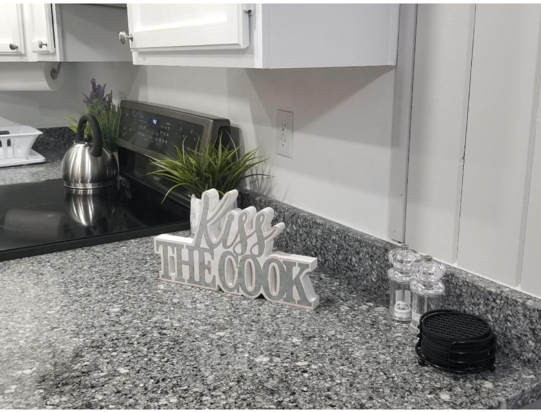 Beautiful cottage near Lake Louisa & mins from Disney, Vehicle Rental Available