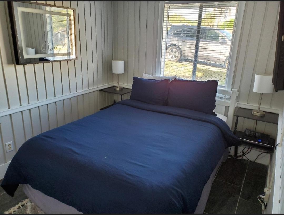 Beautiful cottage near Lake Louisa & mins from Disney, Vehicle Rental Available