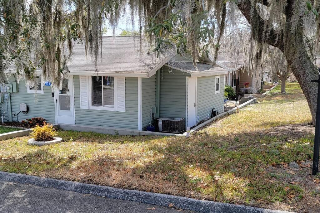 Beautiful cottage near Lake Louisa & mins from Disney, Vehicle Rental Available