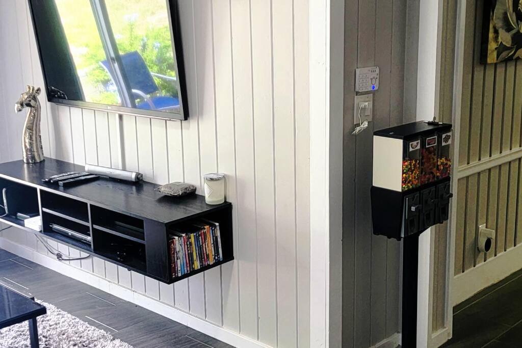 Beautiful cottage near Lake Louisa & mins from Disney, Vehicle Rental Available