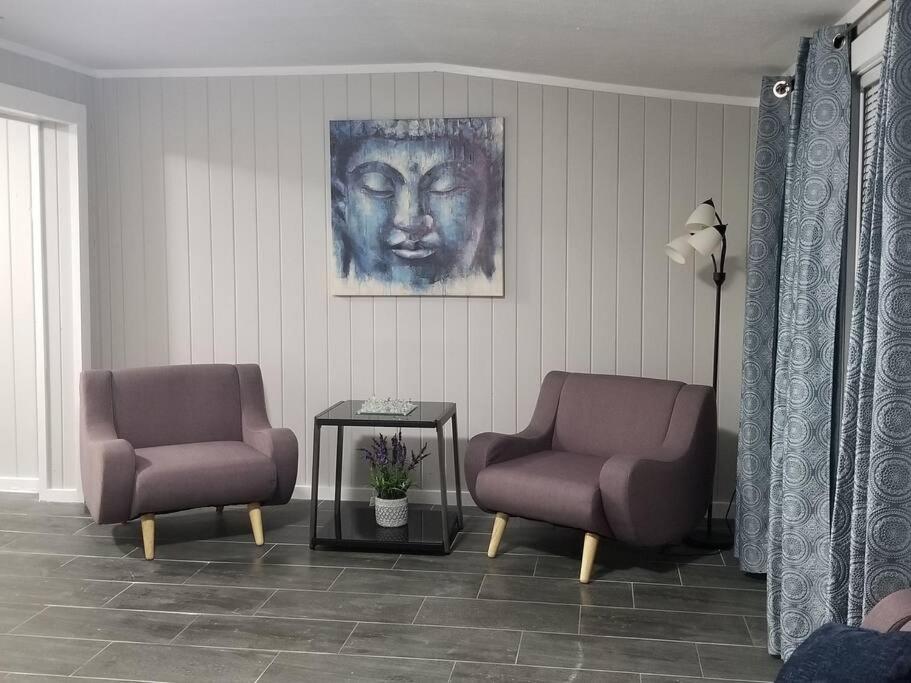 Beautiful cottage near Lake Louisa & mins from Disney, Vehicle Rental Available