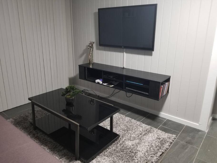 Beautiful cottage near Lake Louisa & mins from Disney, Vehicle Rental Available