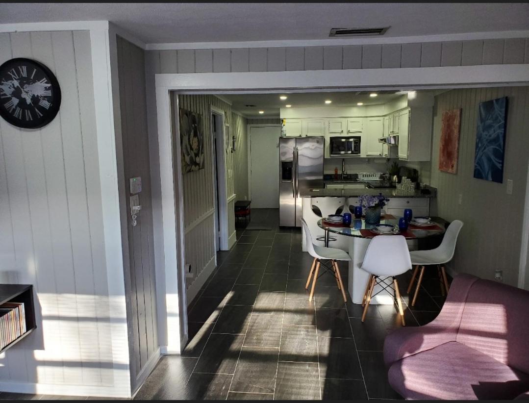 Beautiful cottage near Lake Louisa & mins from Disney, Vehicle Rental Available