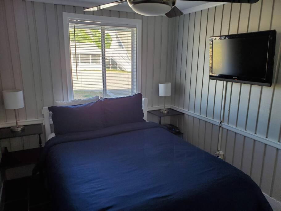 Beautiful cottage near Lake Louisa & mins from Disney, Vehicle Rental Available