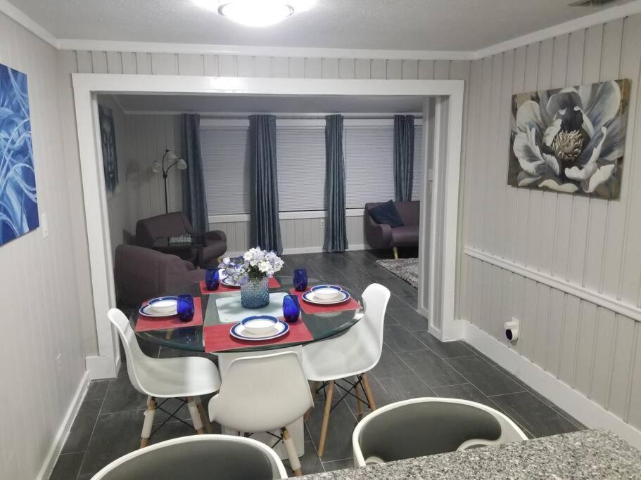 Beautiful cottage near Lake Louisa & mins from Disney, Vehicle Rental Available