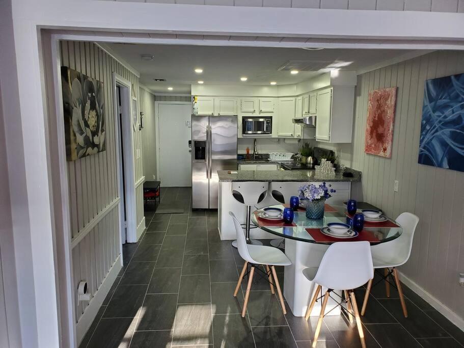 Beautiful cottage near Lake Louisa & mins from Disney, Vehicle Rental Available