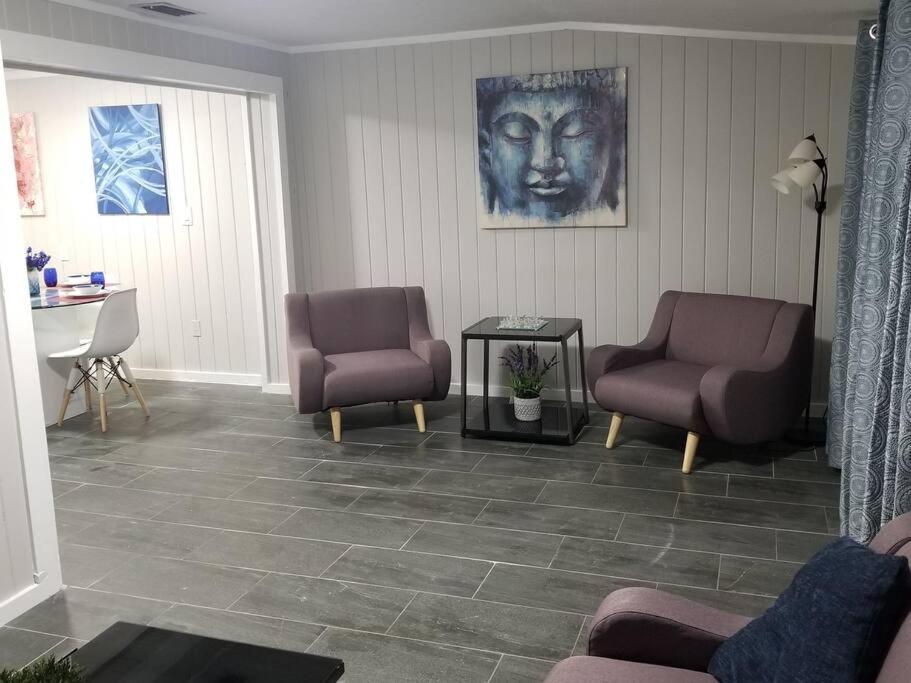 Beautiful cottage near Lake Louisa & mins from Disney, Vehicle Rental Available