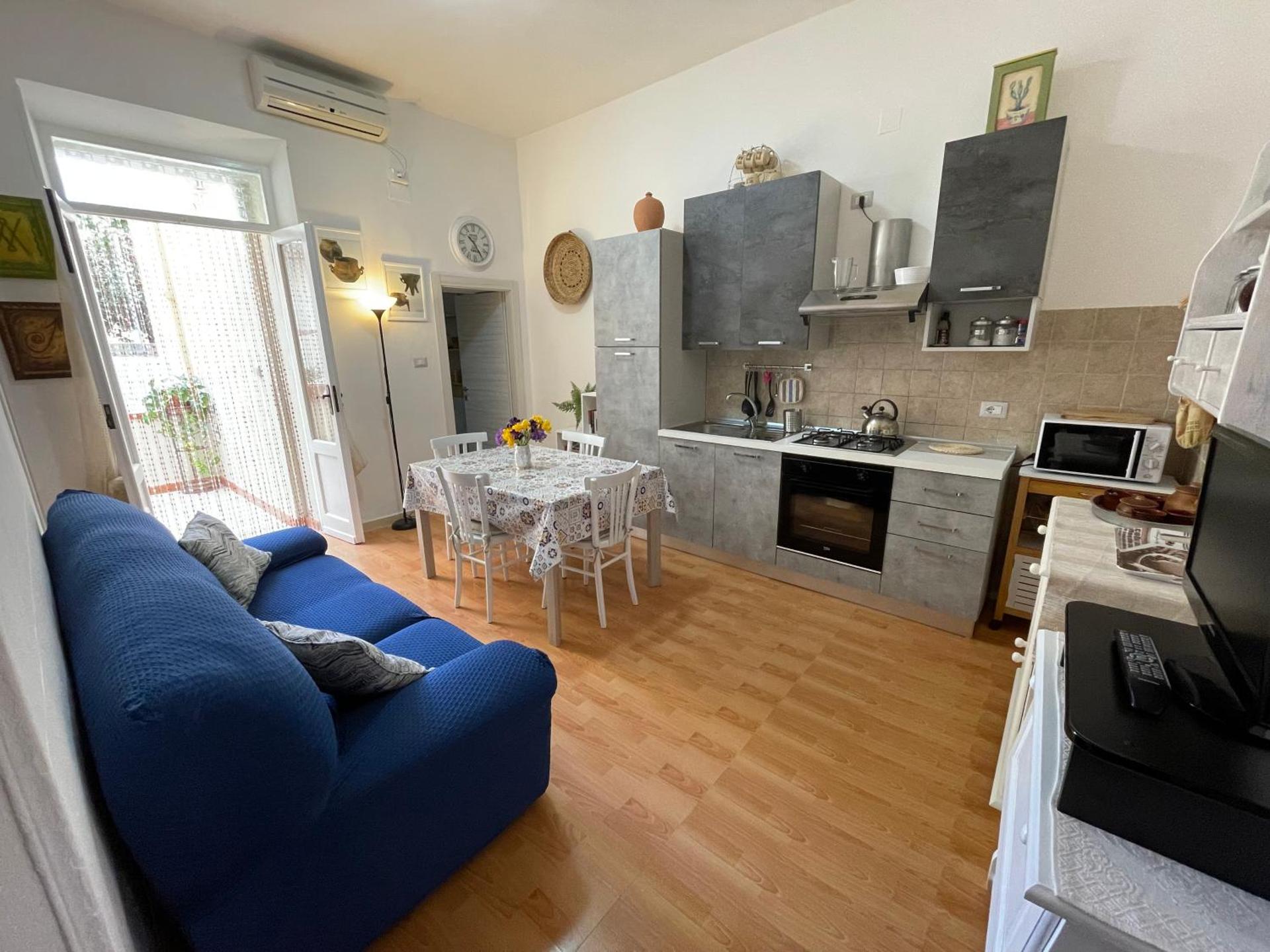 Flowered House with garden