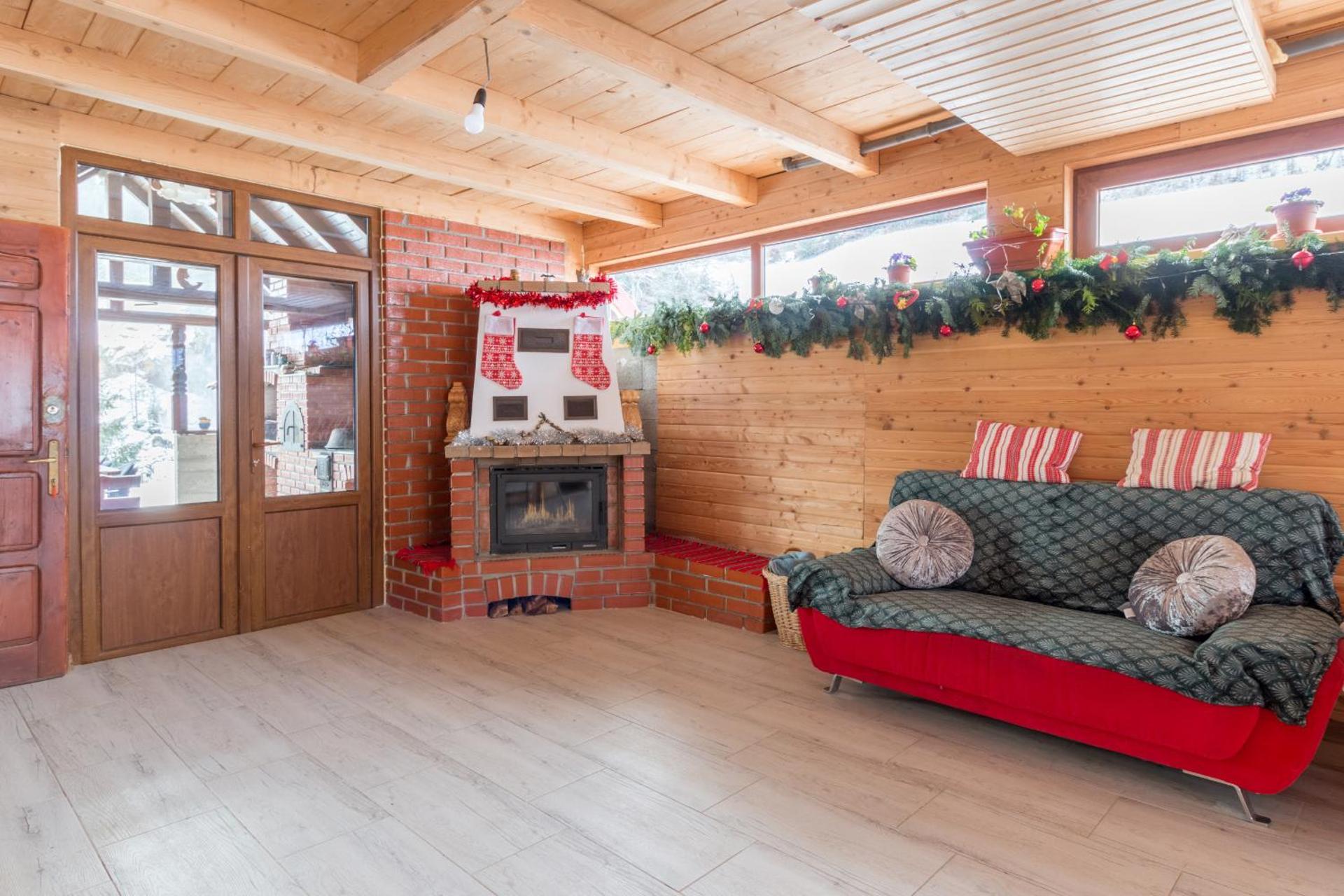 Communal lounge/ TV room