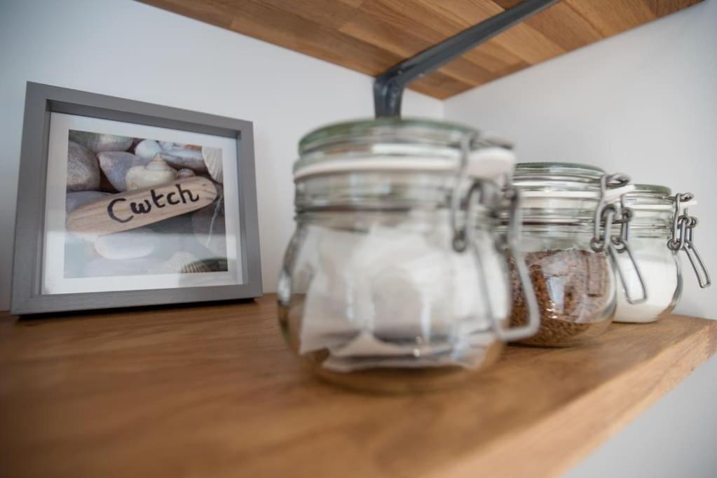 Cwtch, cozy studio, private, separate entrance.