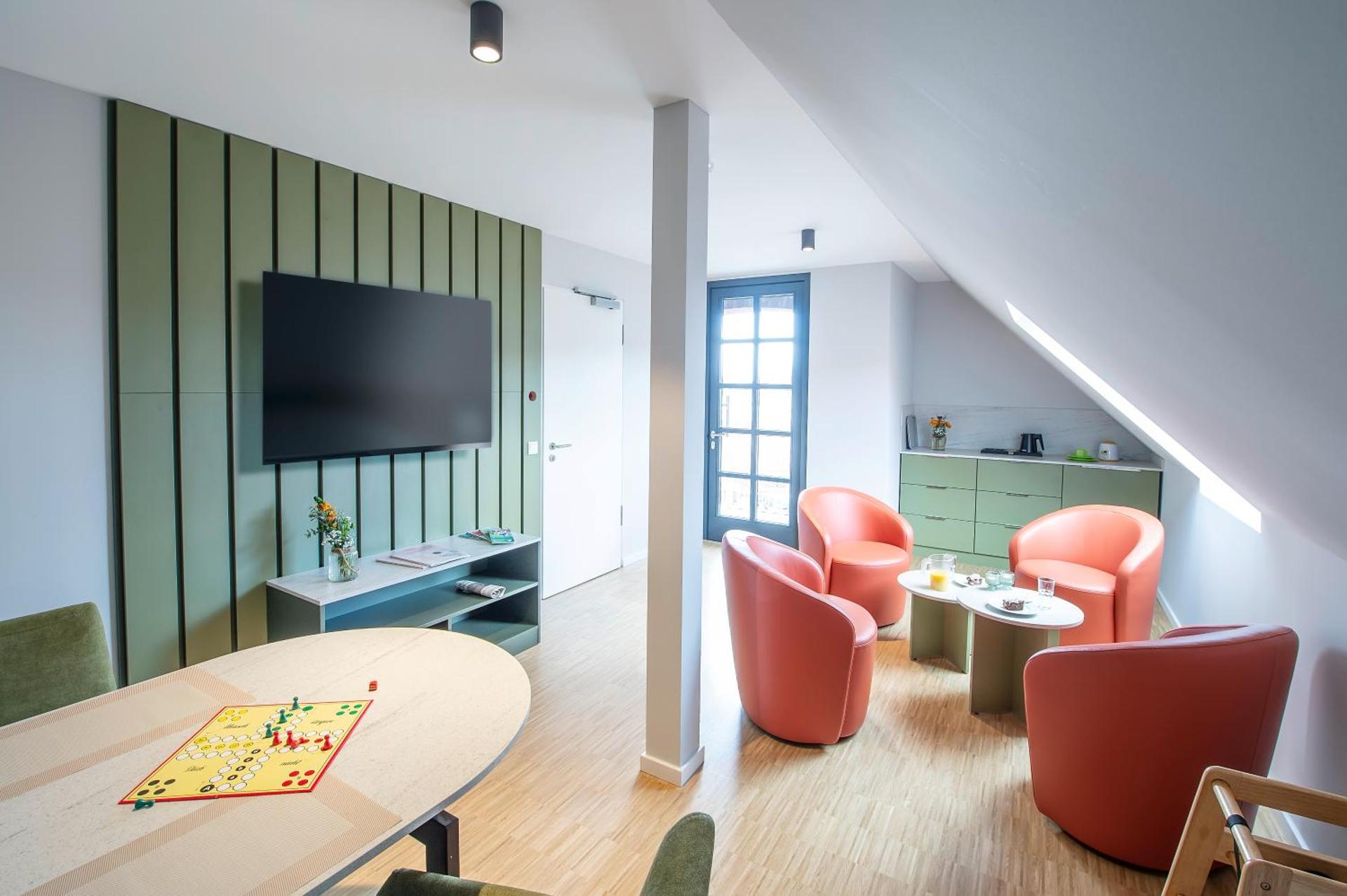 Communal lounge/ TV room