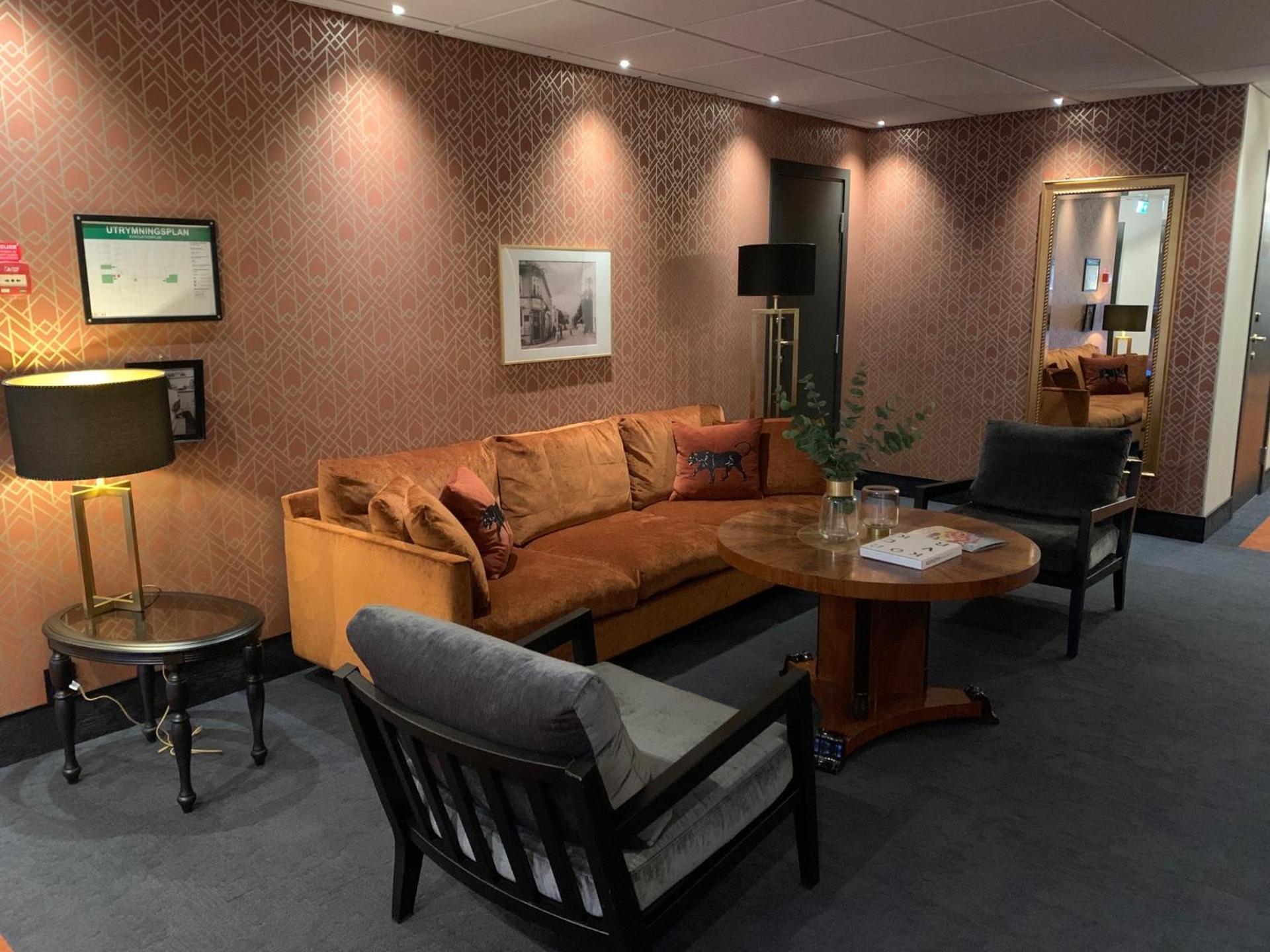 Communal lounge/ TV room