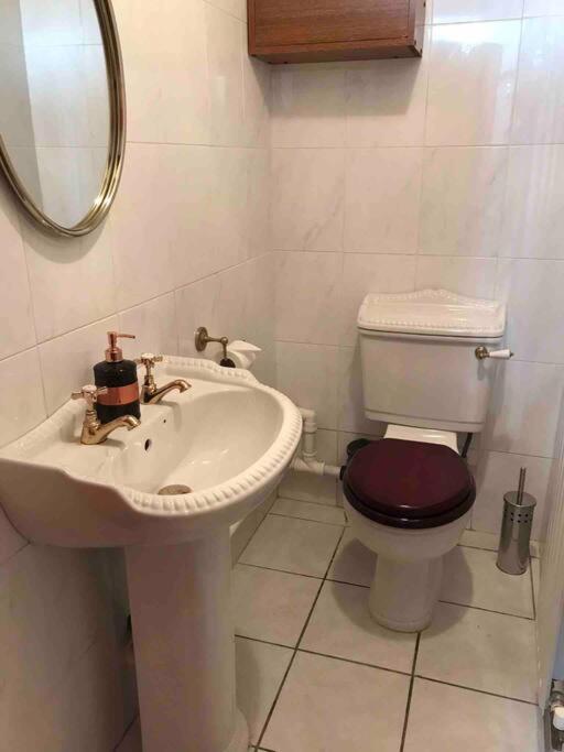 Classy 2 Bed Near Alton Towers, Polar Bears, Peak District